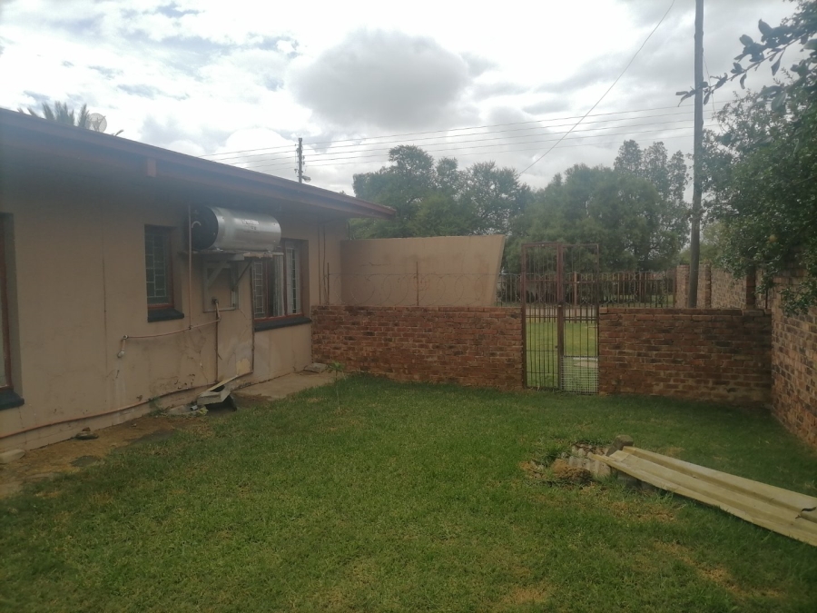 4 Bedroom Property for Sale in Leeudoringstad North West